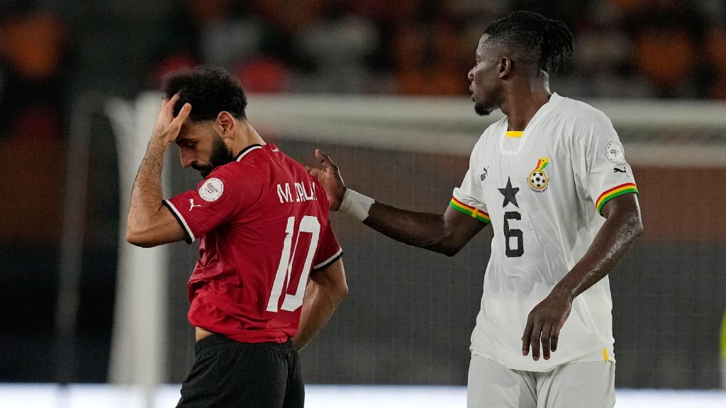 Salah forced off with injury as Egypt draw with Ghana at AFCON