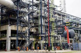 Dangote refinery suspends petrol supply in naira